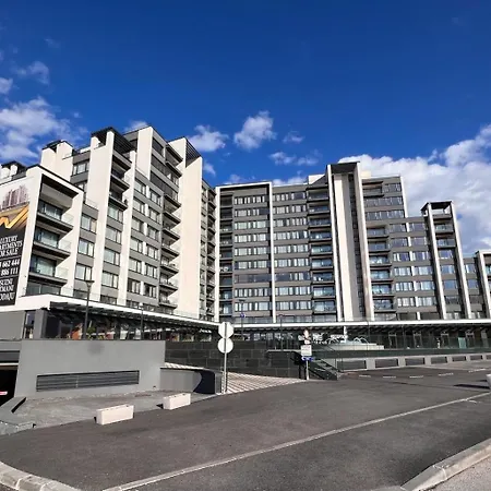 Luxurious Relaxation & Free Garage Parking Apartman *