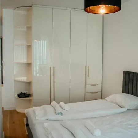 Luxurious Relaxation & Free Garage Parking